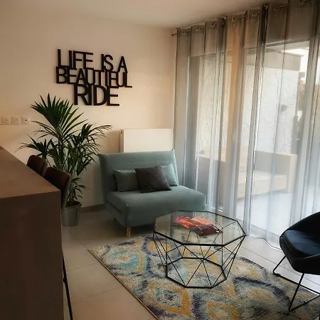La Legende, 2 Pieces Avec Parking Prive Gratuit Pres Du Apartment